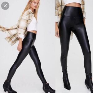 Aritzia Women's Black faux leather daria Leggings Size Small vegan leather